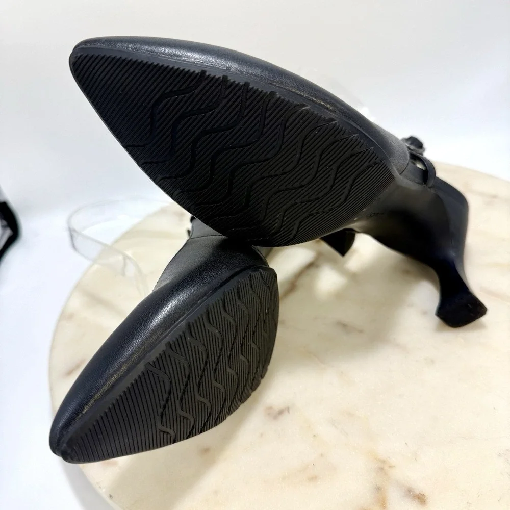 Clarks Black Leather Ultimate Comfort Collection Point Toe Slingback Heels 7M